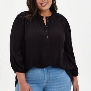 Torrid Top Crinkle Gauze Button-Front Eyelet Lace on shoulders Women’s 3X